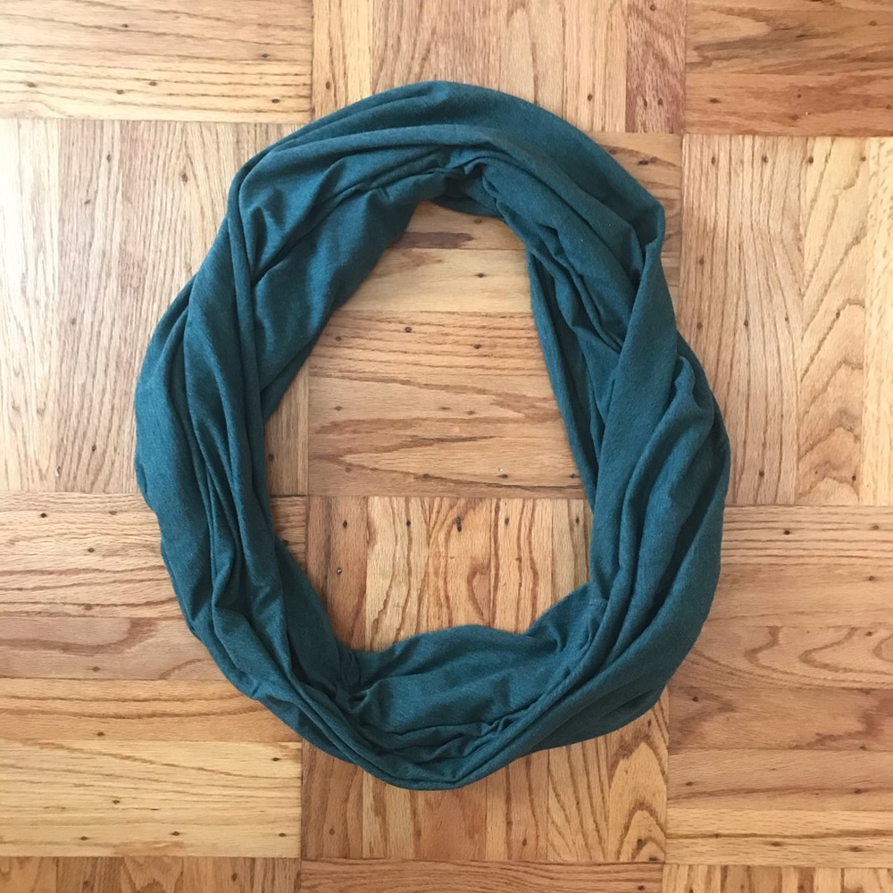 American Apparel infinity scarf - heather green